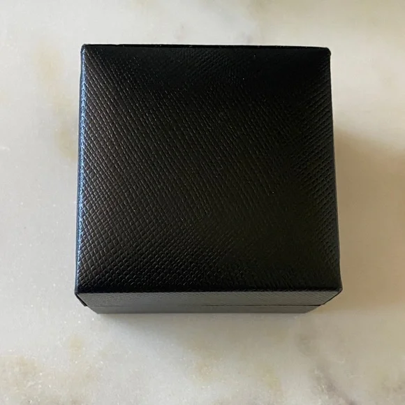 NWT Crucifix Cross 18" Pendant Necklace in 14k Two-Tone Gold - Picture 10 of 10